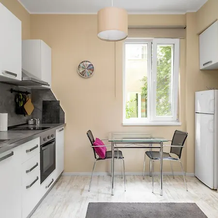 Cozy Nest Near Eagle's Bridge With Workspace By Flat Mаnager Sofia