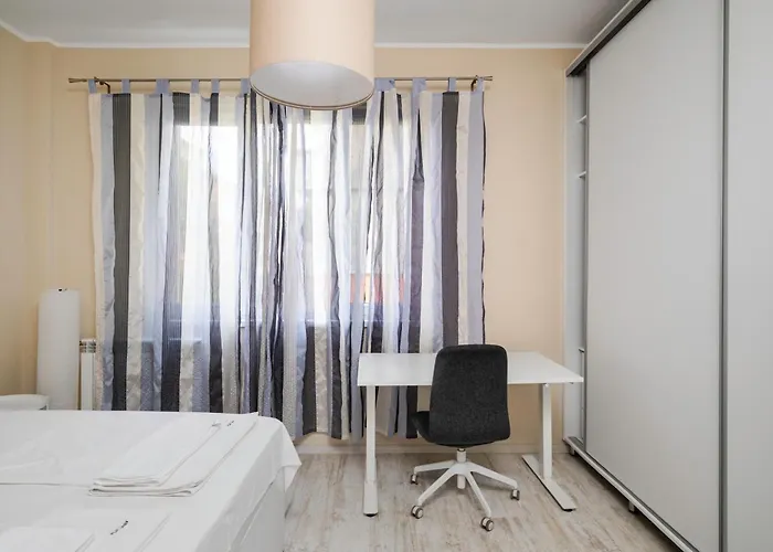 Cozy Nest Near Eagle's Bridge With Workspace By Flat Mаnager Διαμέρισμα *