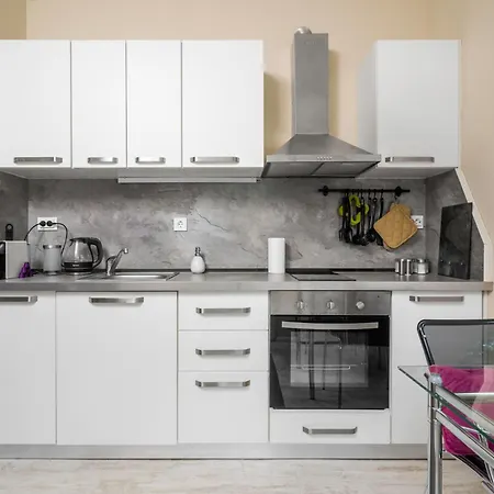 Cozy Nest Near Eagle's Bridge With Workspace By Flat Mаnager * סופיה